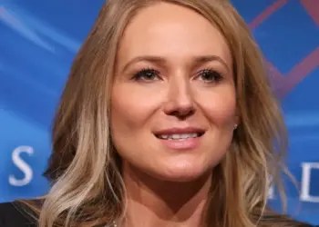 Jewel says her top songs were ‘medicine’ amid mental health issues. Now, she’s helping others
