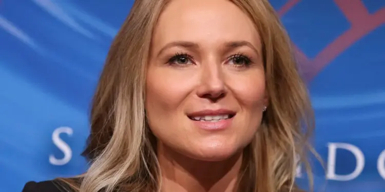 Jewel says her top songs were ‘medicine’ amid mental health issues. Now, she’s helping others