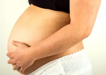 Poor sleep health in late pregnancy linked to higher childhood obesity risk